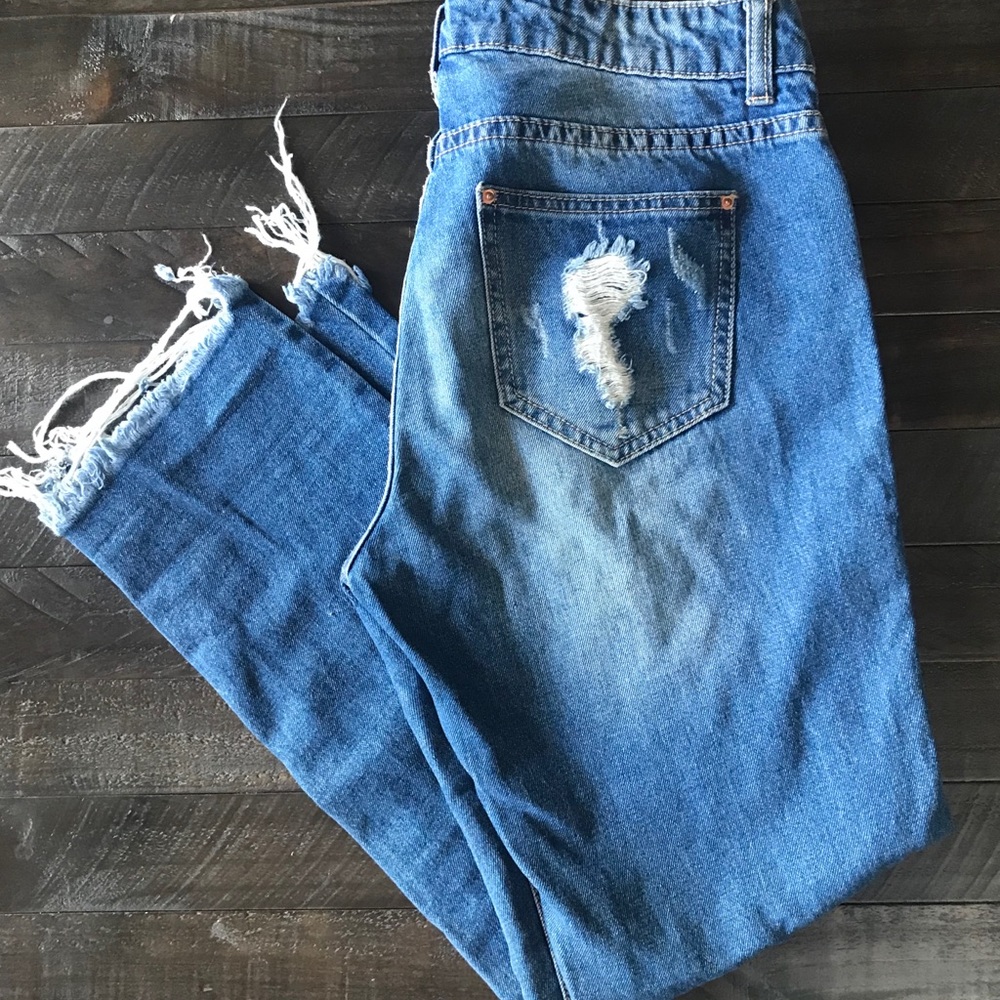F21 STRAIGHT LEG TRENDY RIPPED DARK BLUE JEANS